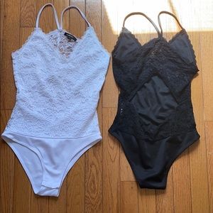 Set of 2 lace body suits! Size S. 🤍🖤
